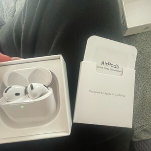 NOISE CANCELLATION✅
WARRNTY✅
NEVER USED✅
(PAID $190)